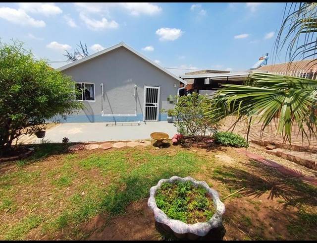 3 BEDROOM HOUSE FOR SALE IN LOTUS GARDENS